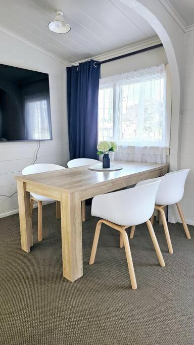 Cosy Lockwood In Town Vila Taupo Exterior foto