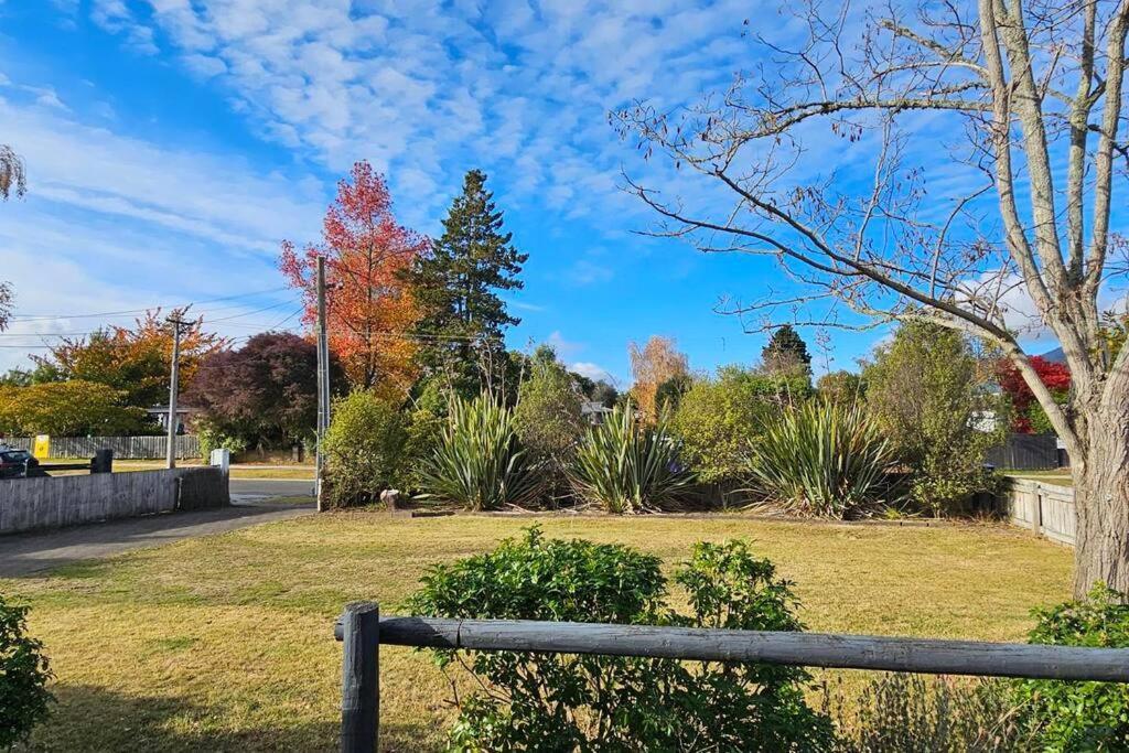 Cosy Lockwood In Town Vila Taupo Exterior foto