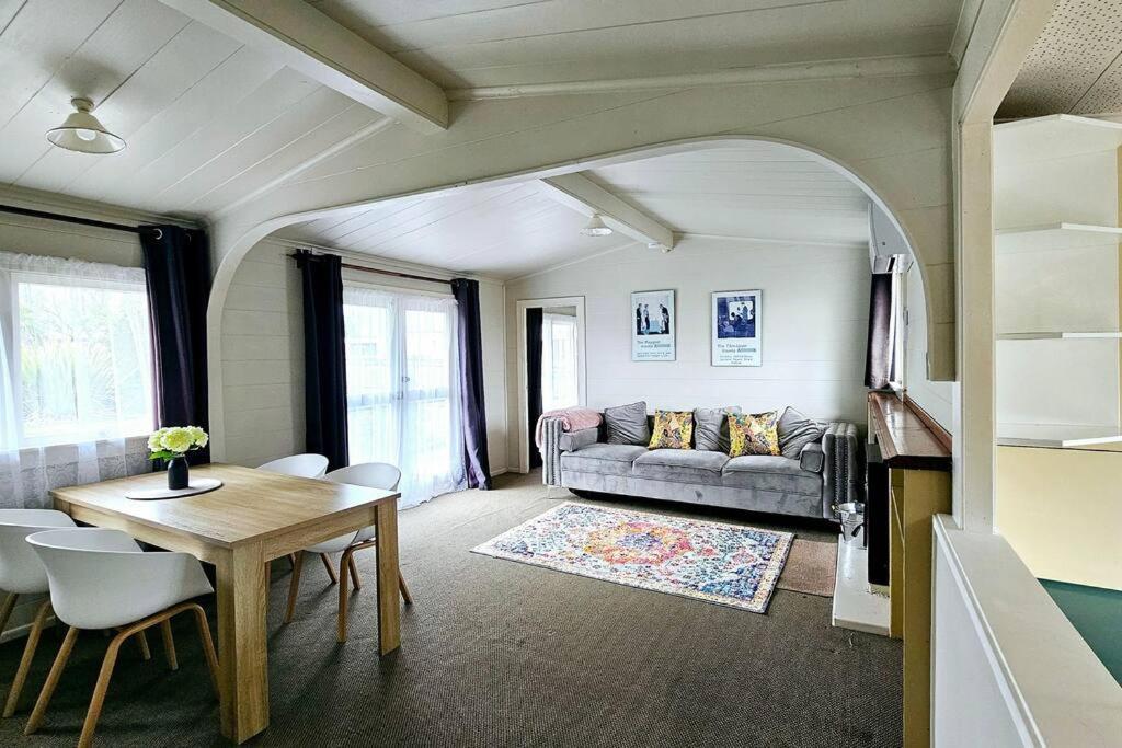 Cosy Lockwood In Town Vila Taupo Exterior foto